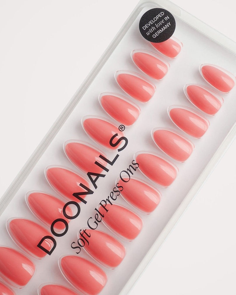 Press Ons in Soft Gel Peach Please Mandorla Corte - Doonails Italy