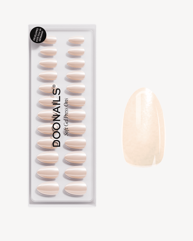 Prosecco Corte Mandorla Press Ons in Soft Gel