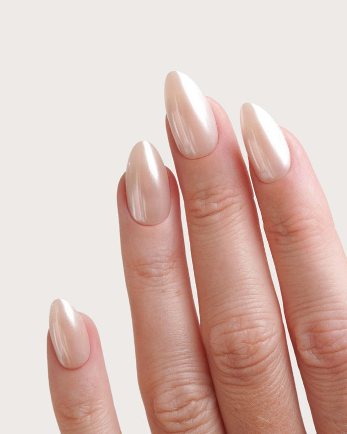 Prosecco Corte Mandorla Press Ons in Soft Gel