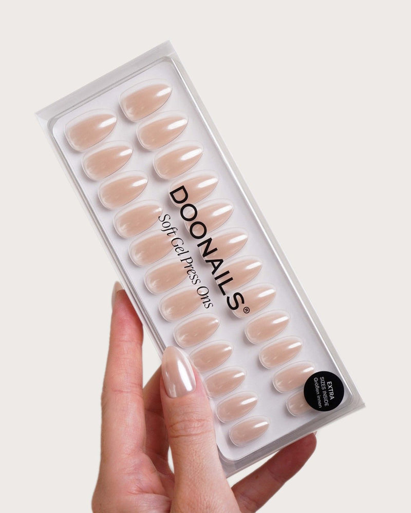 Prosecco Corte Mandorla Press Ons in Soft Gel