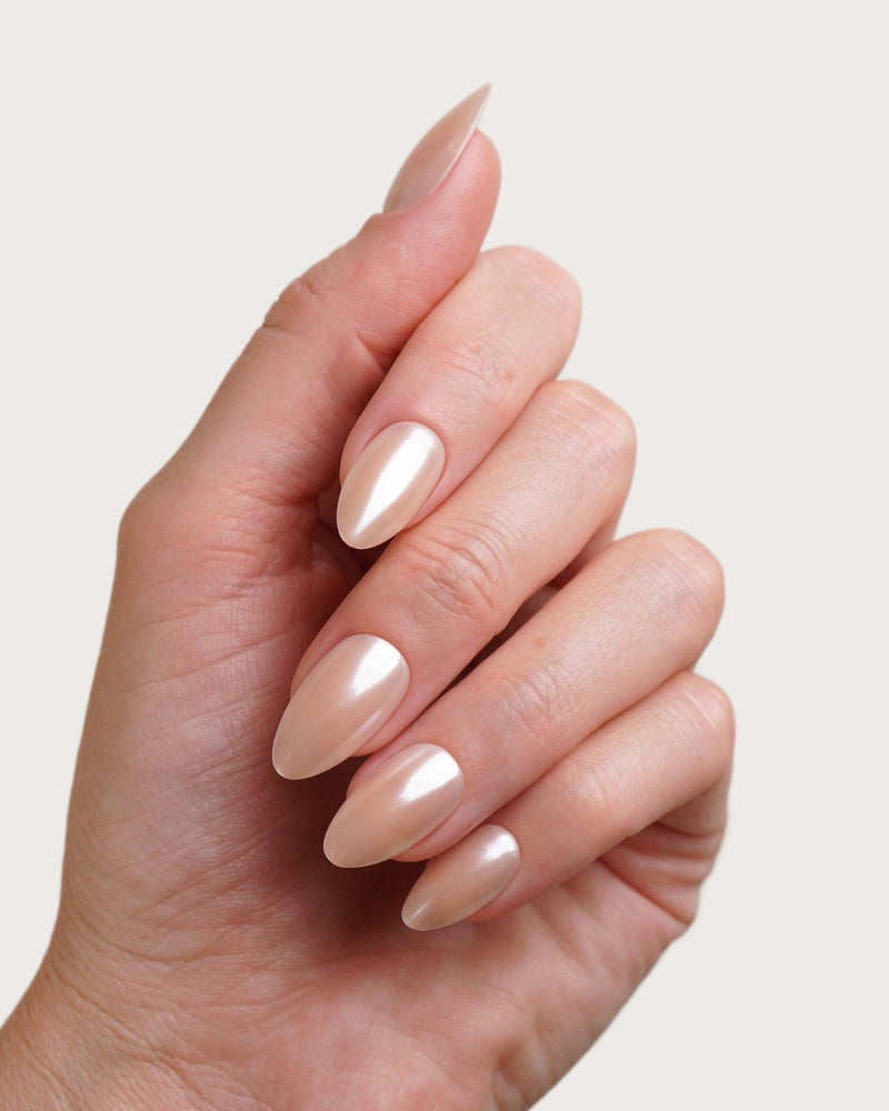 Prosecco Corte Mandorla Press Ons in Soft Gel