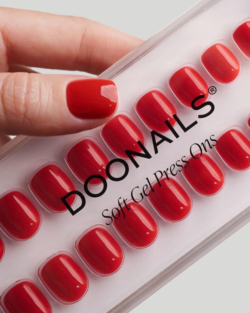 Rose Red Ultra Corte Quadrate Press Ons in Soft Gel