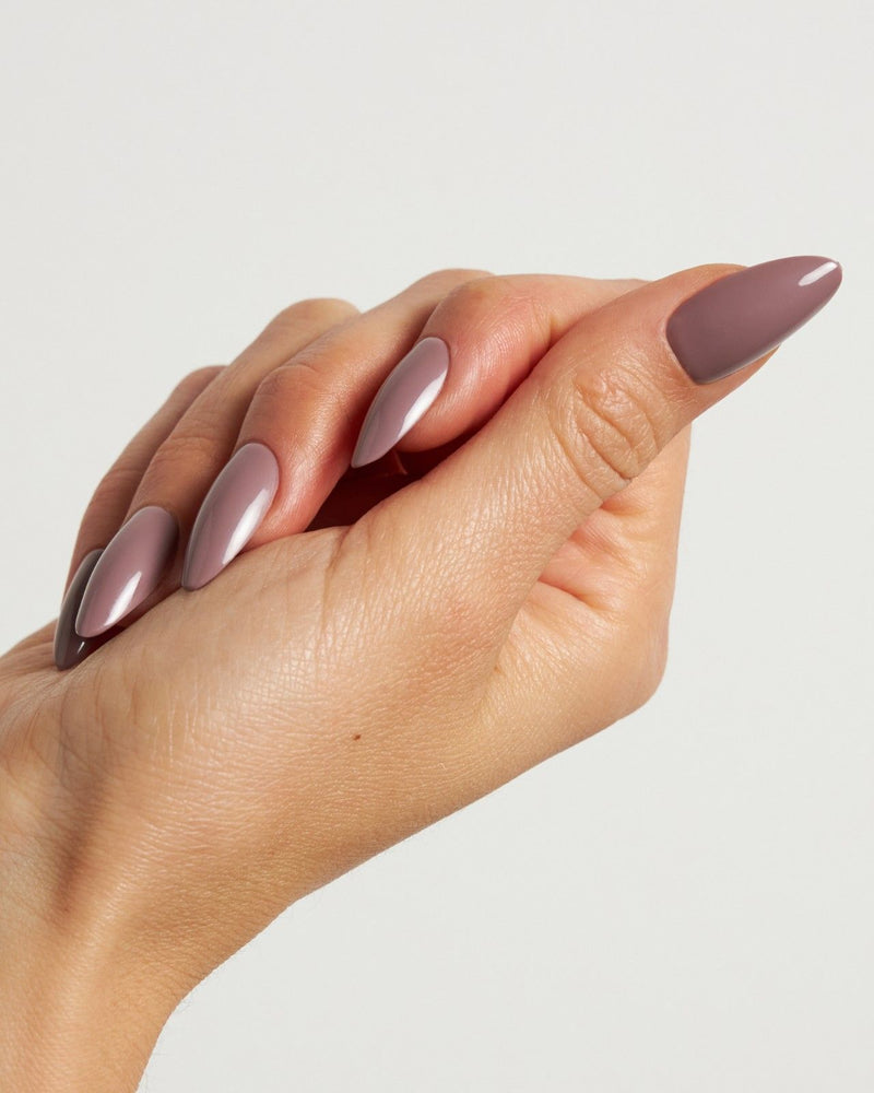 Silent Night Mauve Medie Mandorla Press Ons in Soft Gel