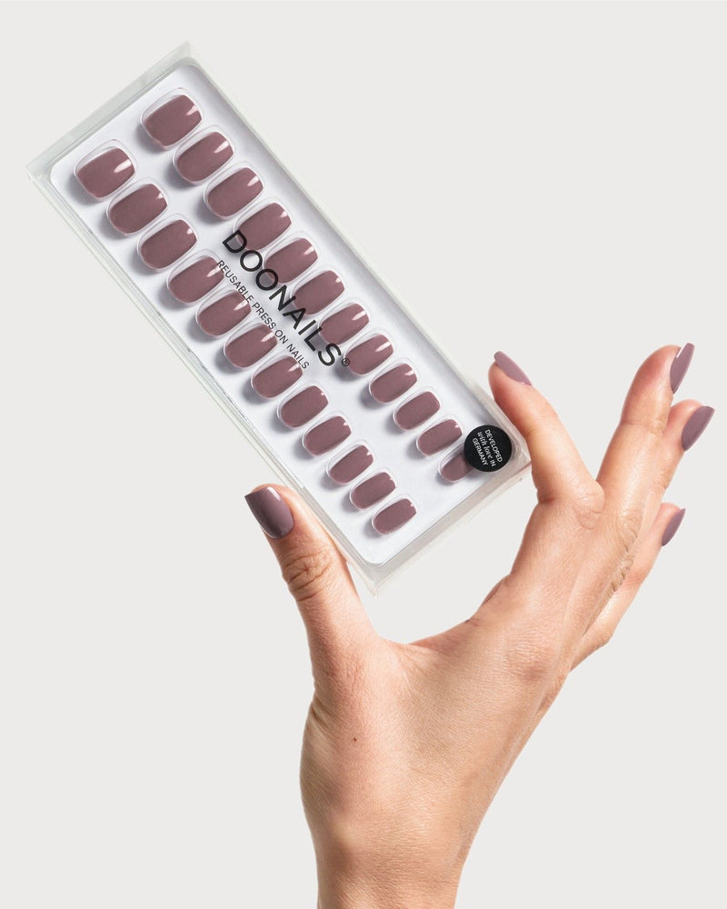 Silent Night Mauve Corte Quadrate Press Ons in Soft Gel