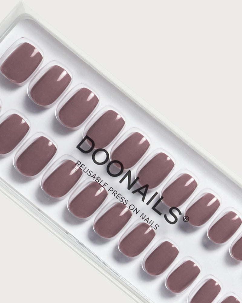 Silent Night Mauve Corte Quadrate Press Ons in Soft Gel