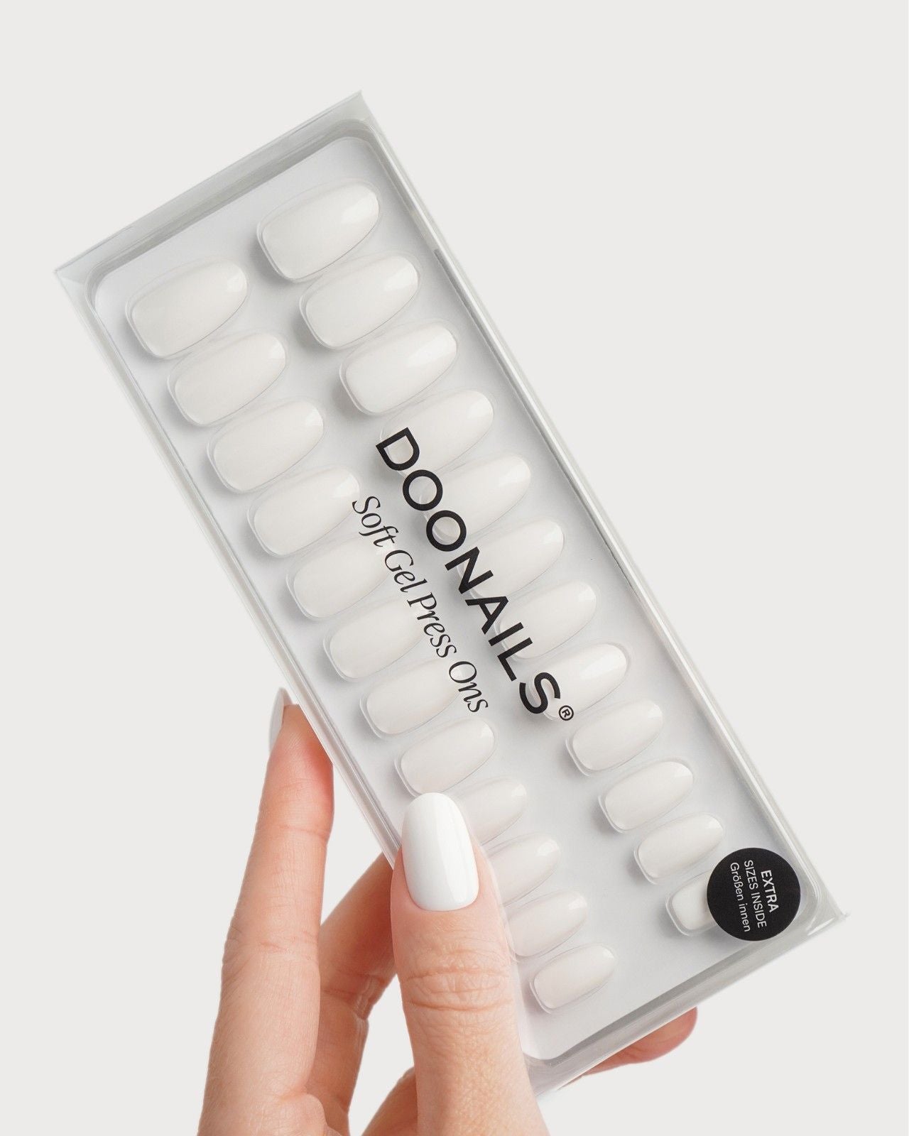 Snow White Medie Rotonde Press Ons in Soft Gel