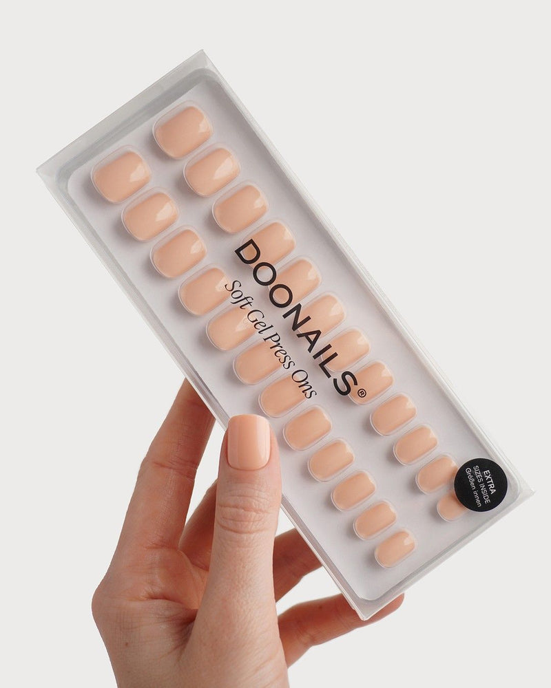 Soft Apricot Extra Corte Quadrate Press Ons in Soft Gel