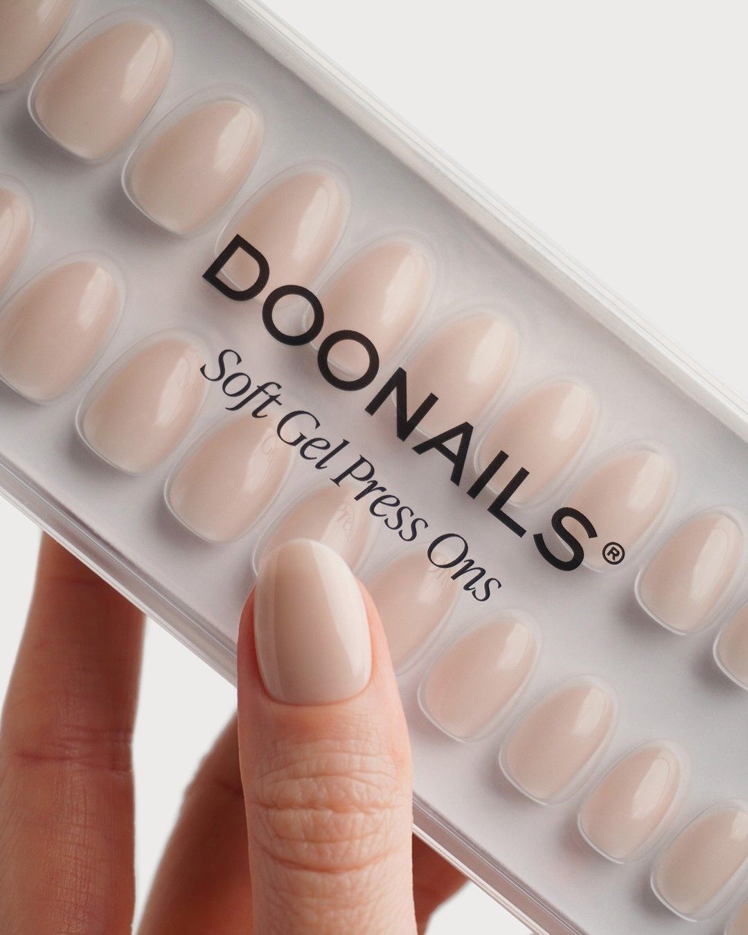 Vanilla Corte Rotonde Press Ons in Soft Gel
