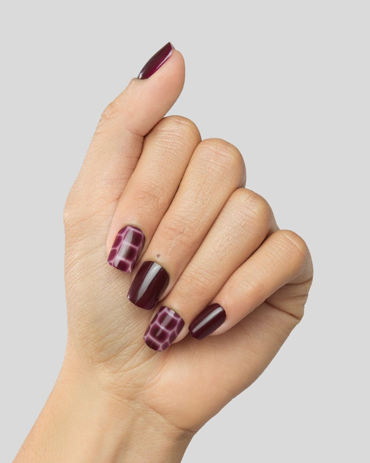 Edizione Limitata Venomous Plum Corte Quadrate Press Ons in Soft Gel