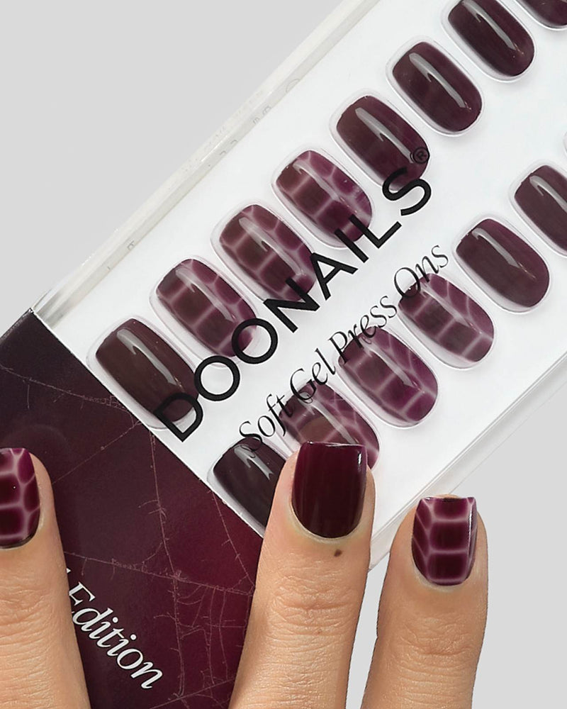 Edizione Limitata Venomous Plum Corte Quadrate Press Ons in Soft Gel