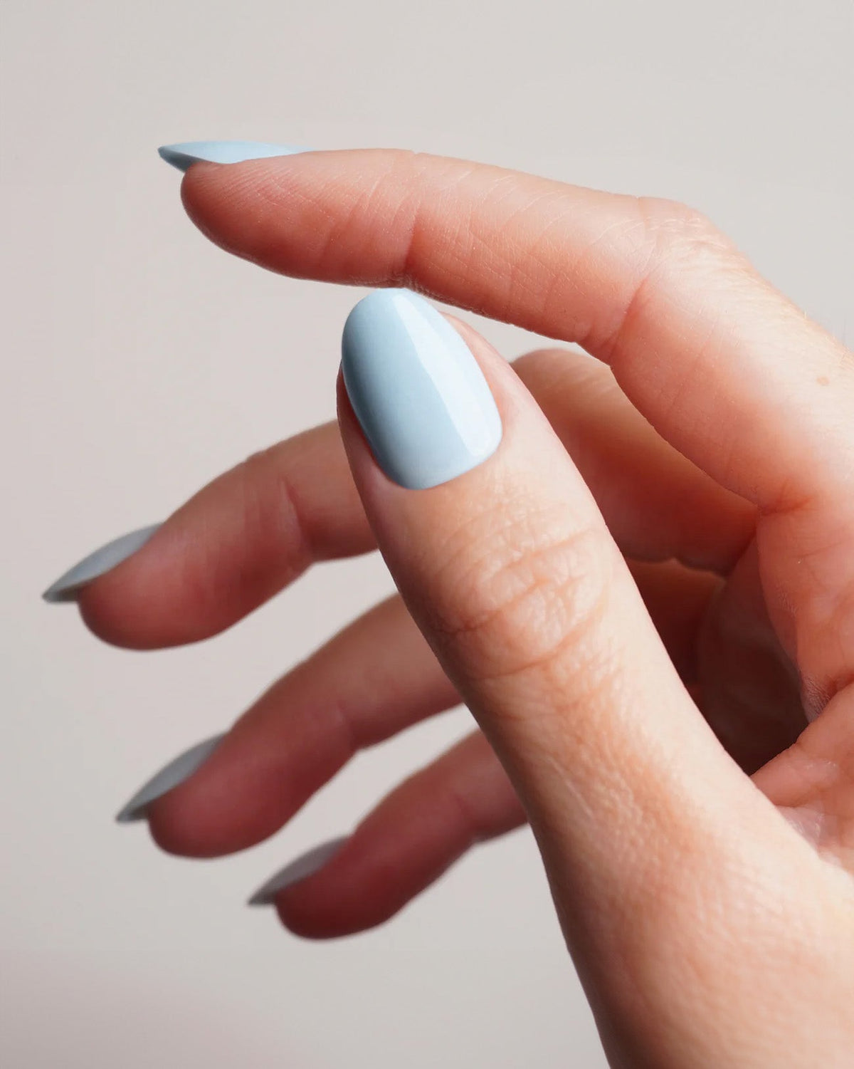 Baby Blue Corte Rotonde Press Ons in Soft Gel