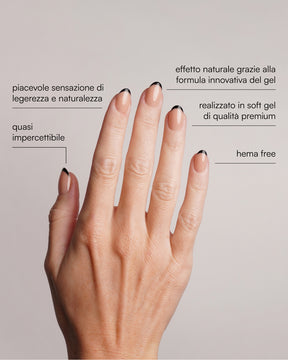 Press Ons in Soft Gel rotonde corte Black French