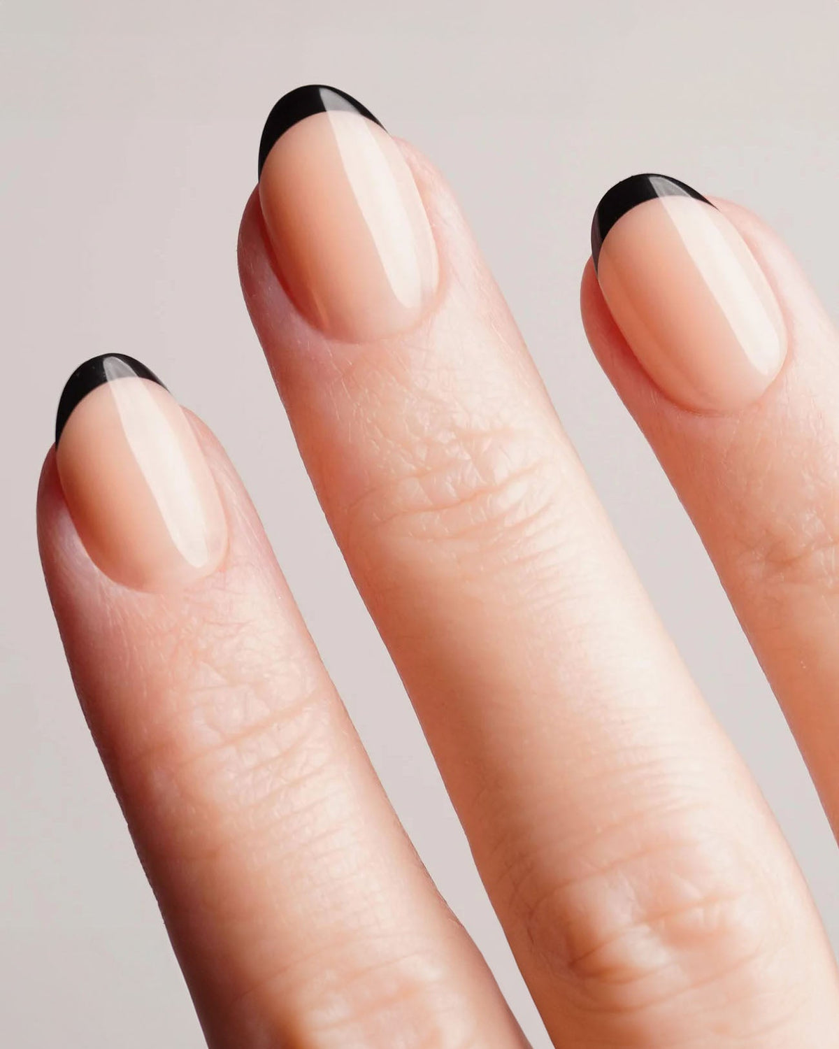 Black French Corte Rotonde Press Ons in Soft Gel