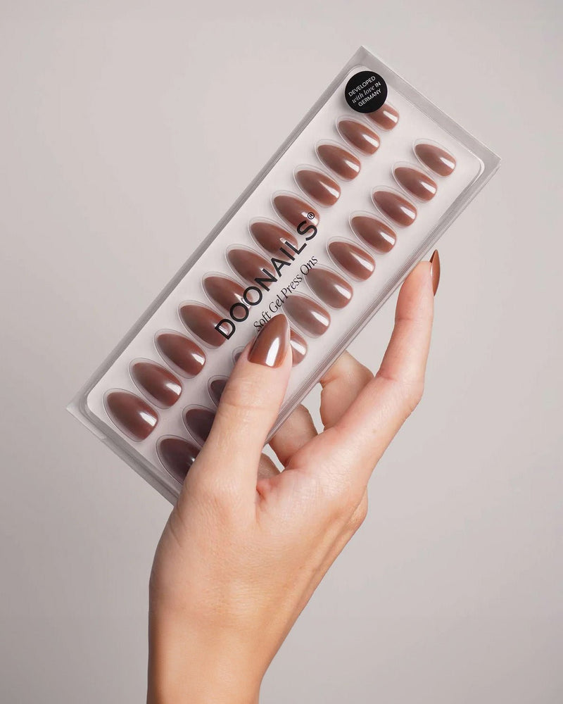 Press Ons in Soft Gel Glazed Chocolate Mandorla Corte - Doonails Italy