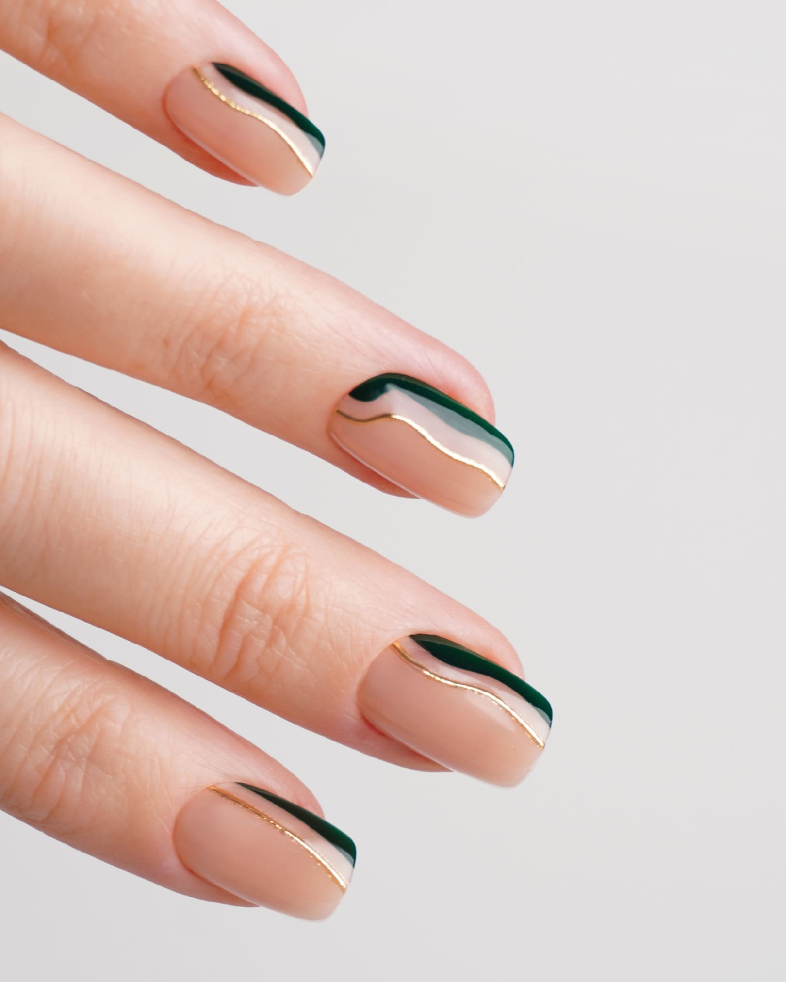 Press Ons in Soft Gel corto quadrato Gold Green Slate Swirl