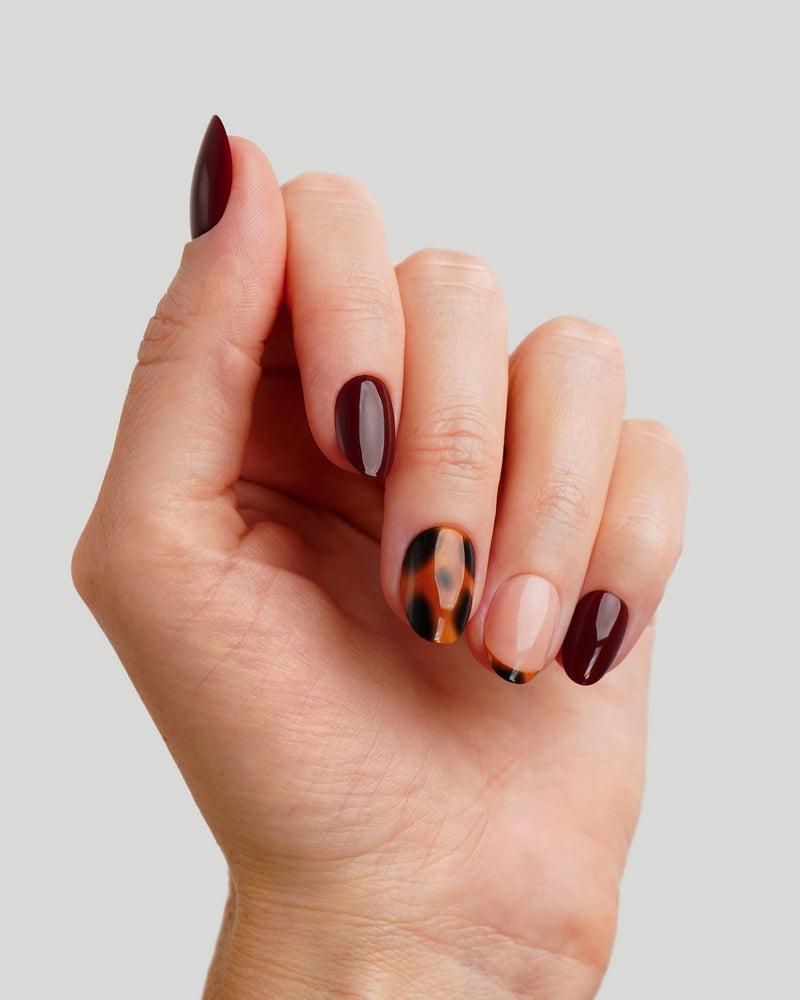 Leo Love Corte Rotonde Press Ons in Soft Gel