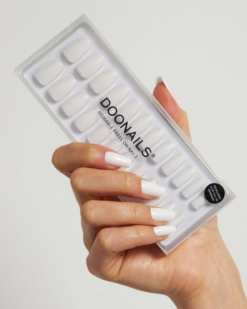 Press Ons in Soft Gel Snow White Coffin Corte - Doonails Italy