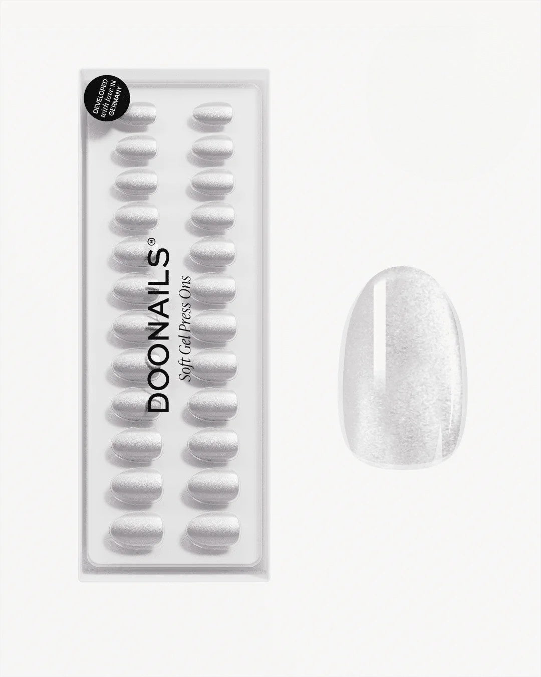 White Cat Eye Corte Rotonde Press Ons in Soft Gel