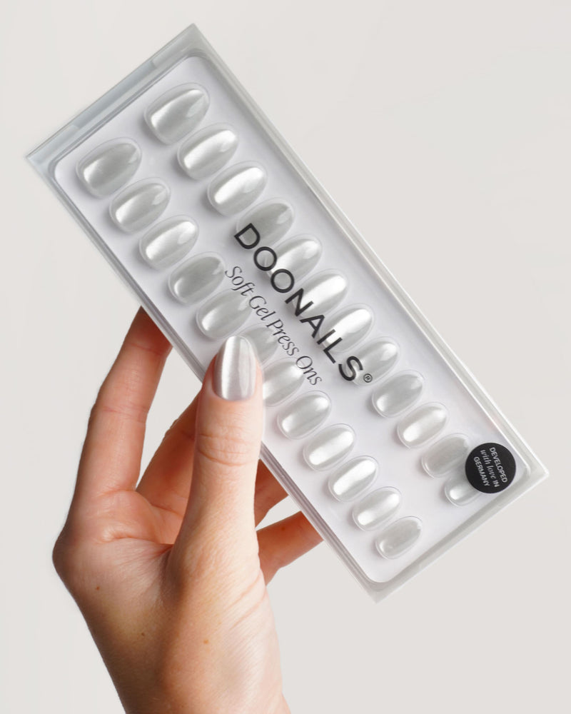 Press Ons in Soft Gel White Cat Eye Rotondo Corte - Doonails Italy