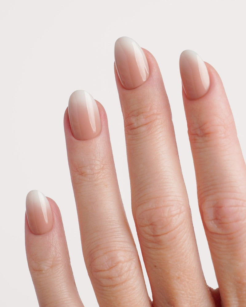 Babyboomer Corte Rotonde Press Ons in Soft Gel
