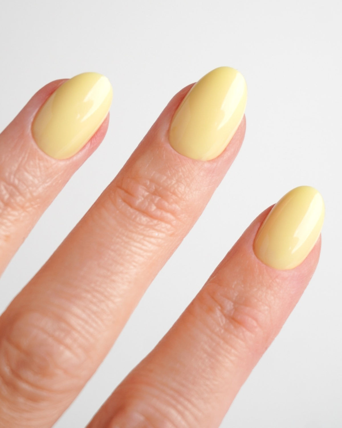 Press Ons in Soft Gel Lemon Sorbet Rotonde Corte