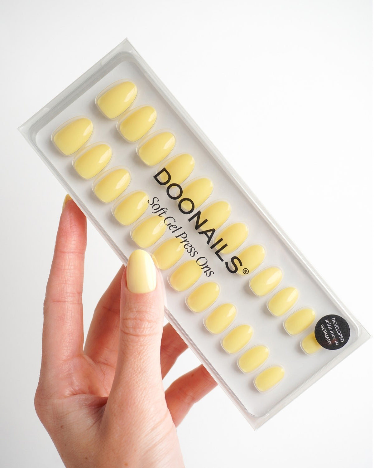 Lemon Sorbet Corte Rotonde Press Ons in Soft Gel