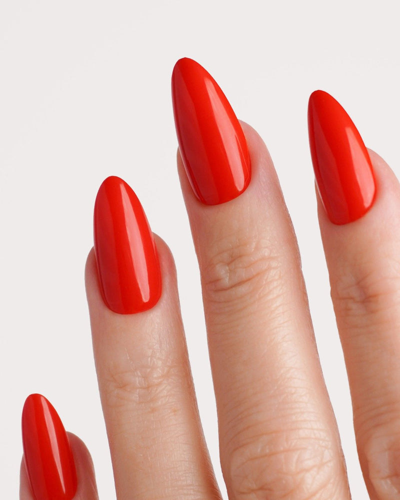 Press Ons in Soft Gel Rose Red Mandorla Medi - Doonails Italy
