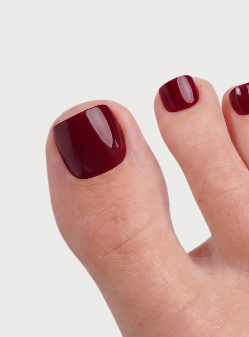 Love Paris Corte Rotonde Mani & Pedi Kit Press Ons in Soft Gel