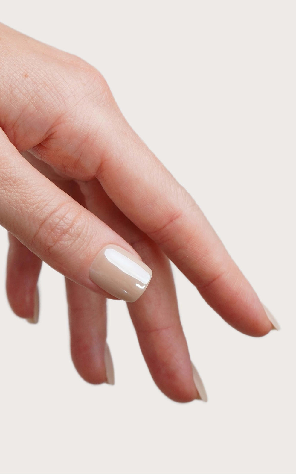 <div class="metafield-rich_text_field"><h2>Nude caramello cremoso</h2><p>Con riflesso Chrome lucido</p></div>