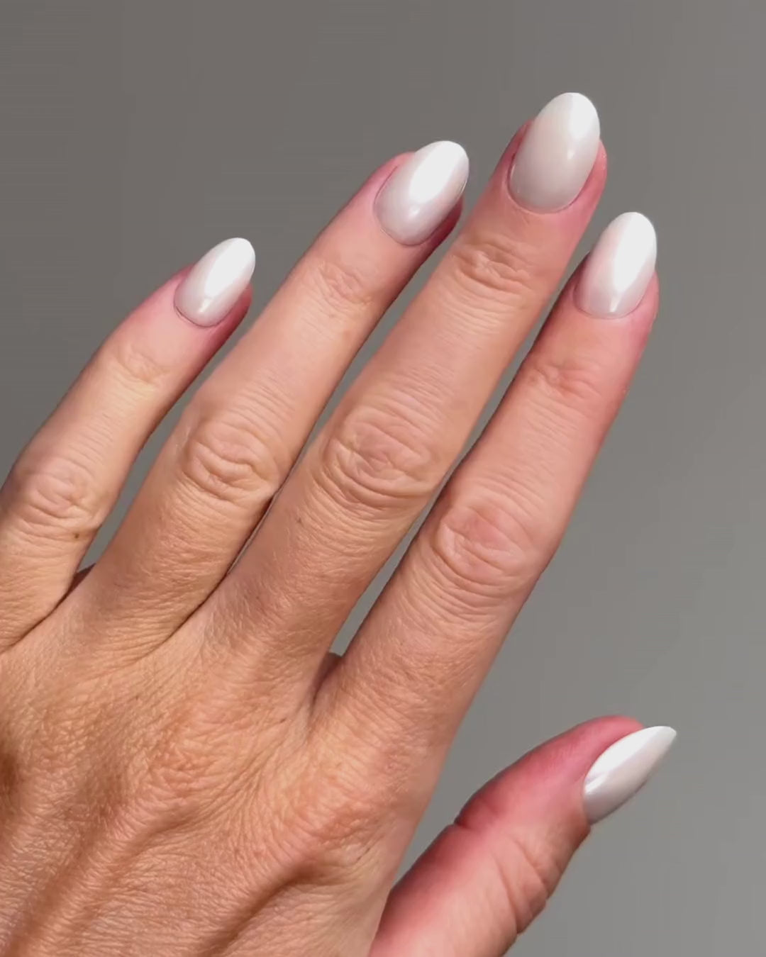 Edizione Limitata Glazed Pearl Corte Rotonde Press Ons in Soft Gel