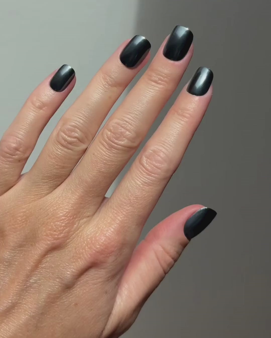 Black Pearl Extra Corte Quadrate Press Ons in Soft Gel