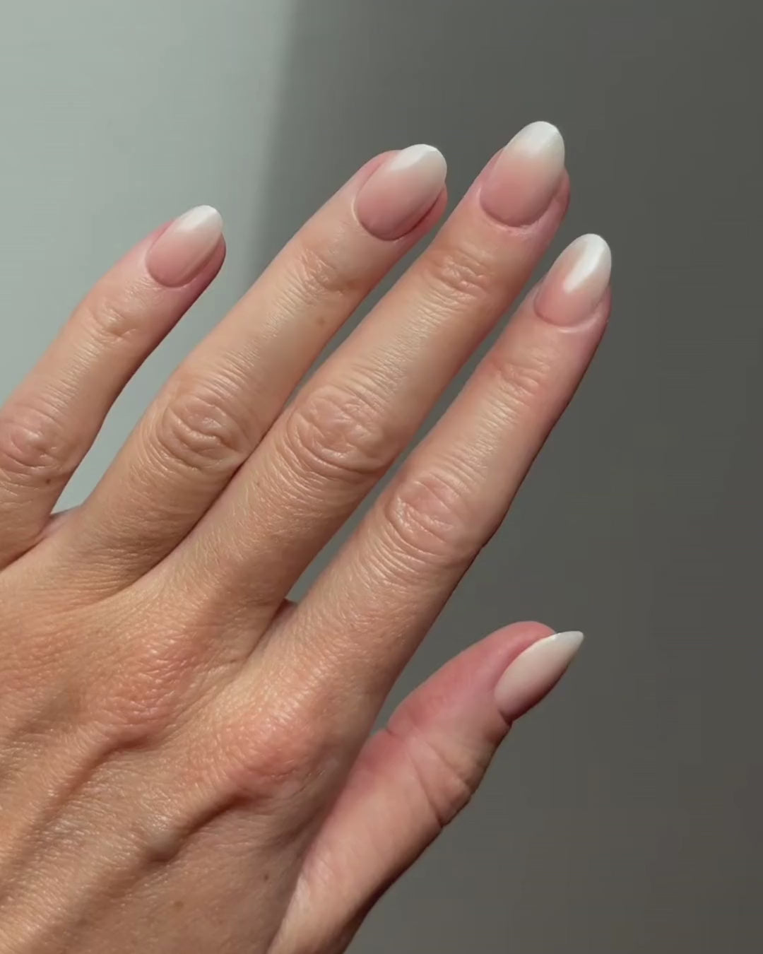 Glazed Babyboomer Corte Rotonde Press Ons in Soft Gel