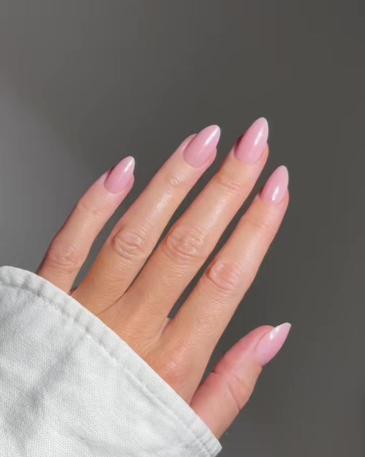 Jetset Corte Mandorla Press Ons in Soft Gel