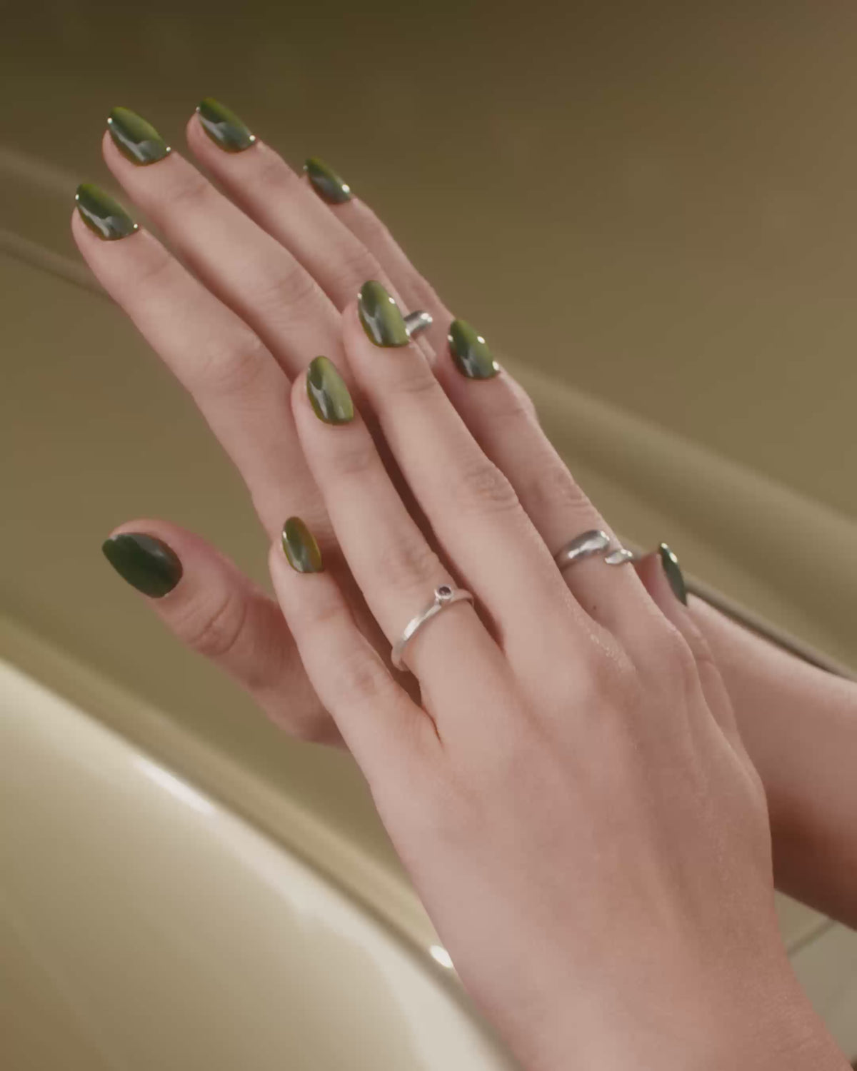 Olive You Corte Rotonde Press Ons in Soft Gel