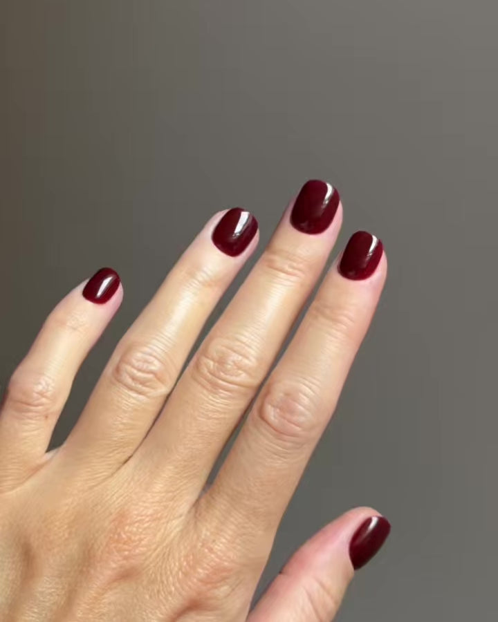 Love Paris Ultra Corte Quadrate Press Ons in Soft Gel