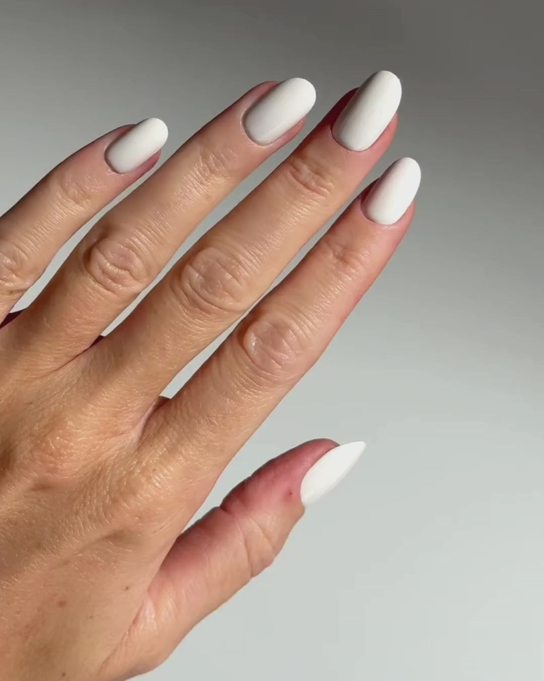 Snow White Medie Rotonde Press Ons in Soft Gel