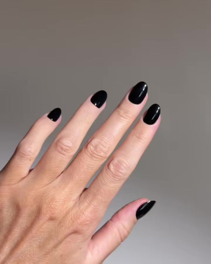 Dark Dream Corte Rotonde Press Ons in Soft Gel