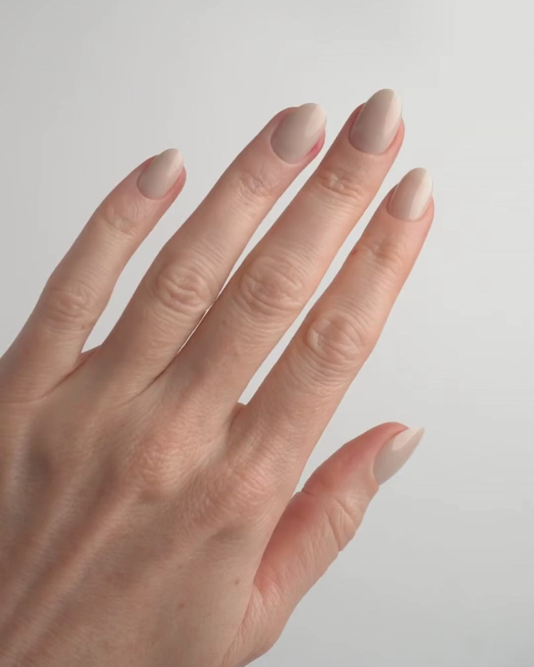 Vanilla Corte Rotonde Press Ons in Soft Gel
