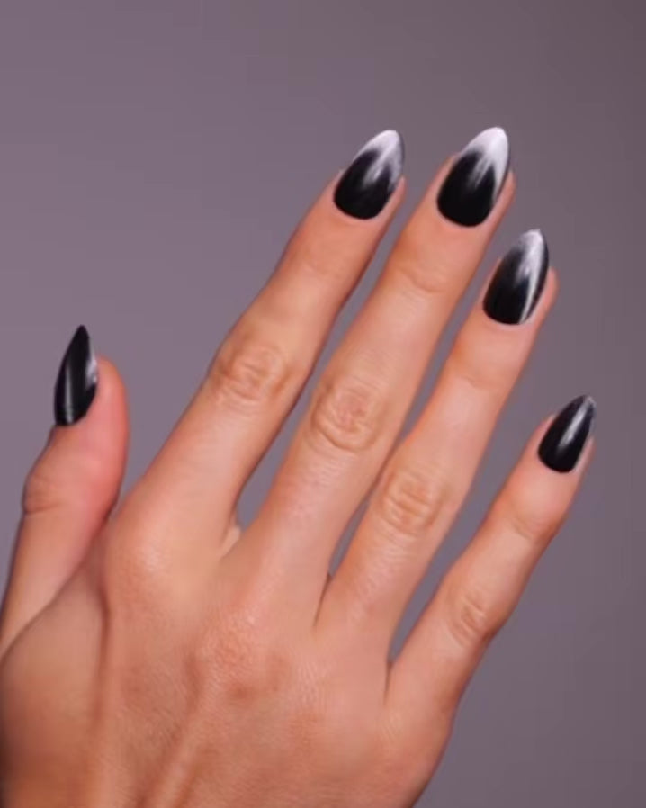 Edizione Limitata Black Cat Eye Corte Mandorla Press Ons in Soft Gel