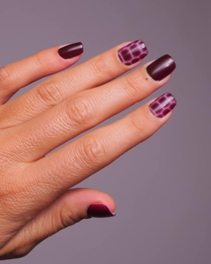Edizione Limitata Venomous Plum Corte Quadrate Press Ons in Soft Gel
